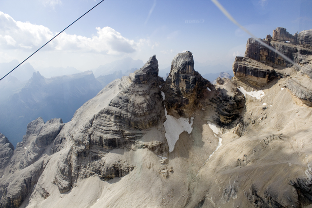 2011-08-26_09-02-39 cadore.jpg - Seilbahn von Cortina zum Tofana di Mezzo